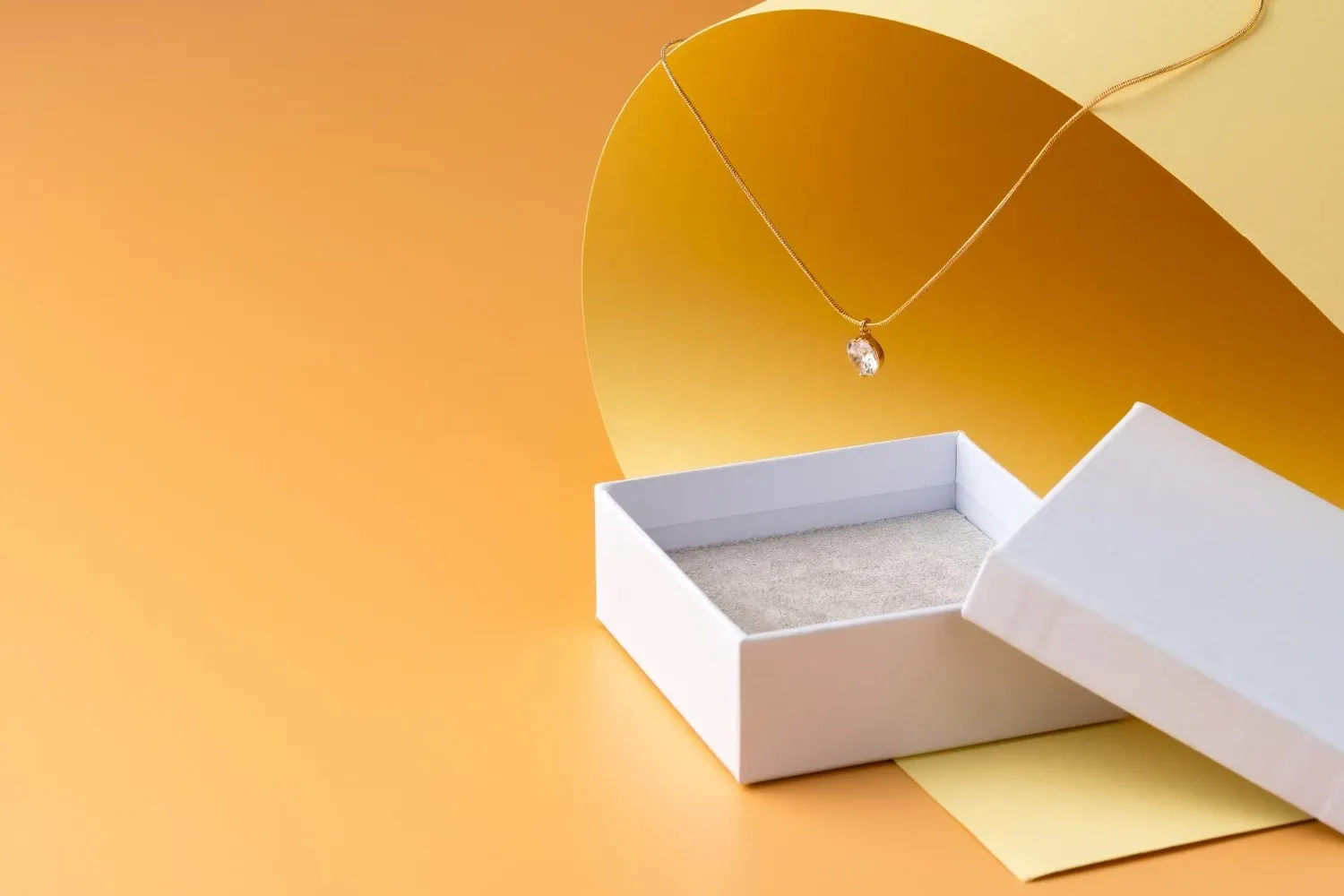 jewelry packaging and logo