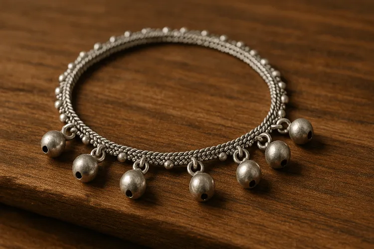 Silver anklet with antimicrobial benefits Silver anklet with antimicrobial benefits