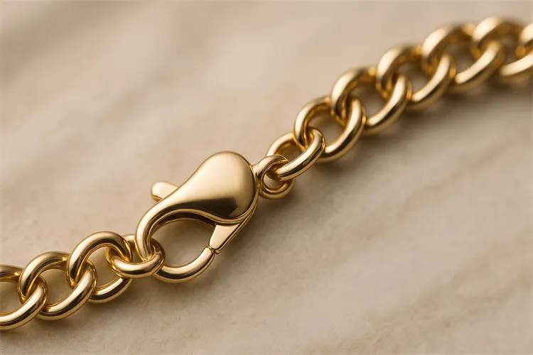 Jewelry piece with secure clasp. Jewelry piece with secure clasp.