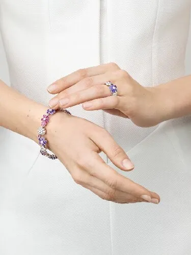 Van Cleef & Arpels Timeless Gold Designs Van Cleef & Arpels Timeless Gold Designs