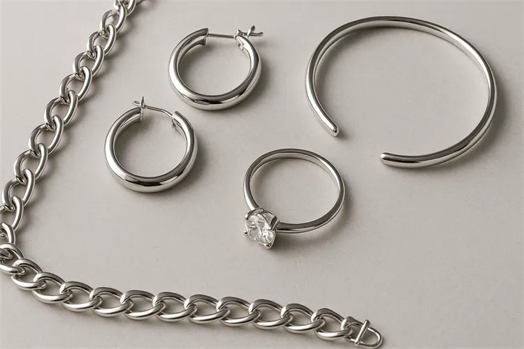 Stylish silver-plated jewelry for fashion-forward designs Stylish silver-plated jewelry for fashion-forward designs