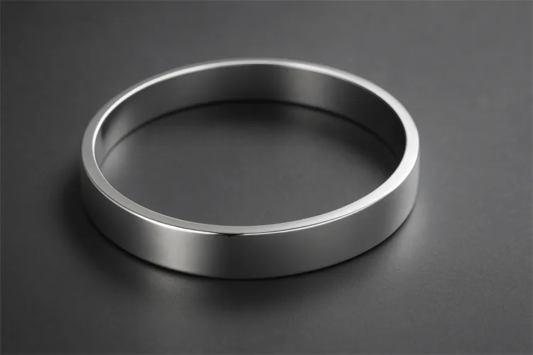 Modern Argentium silver bracelet with a shiny finish. Modern Argentium silver bracelet with a shiny finish.