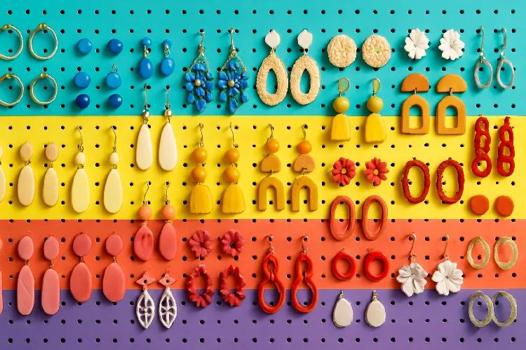 Customizable pegboard organizer for earrings Customizable pegboard organizer for earrings