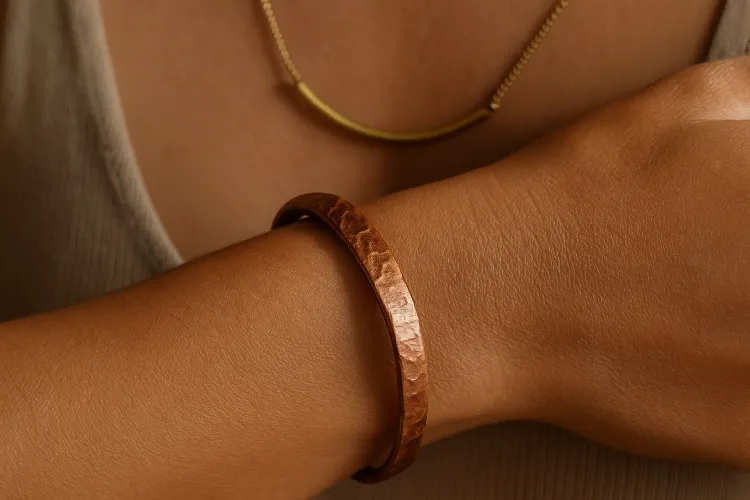 Copper and brass jewelry worn comfortably, ideal for sensitive skin. Copper and brass jewelry worn comfortably, ideal for sensitive skin.