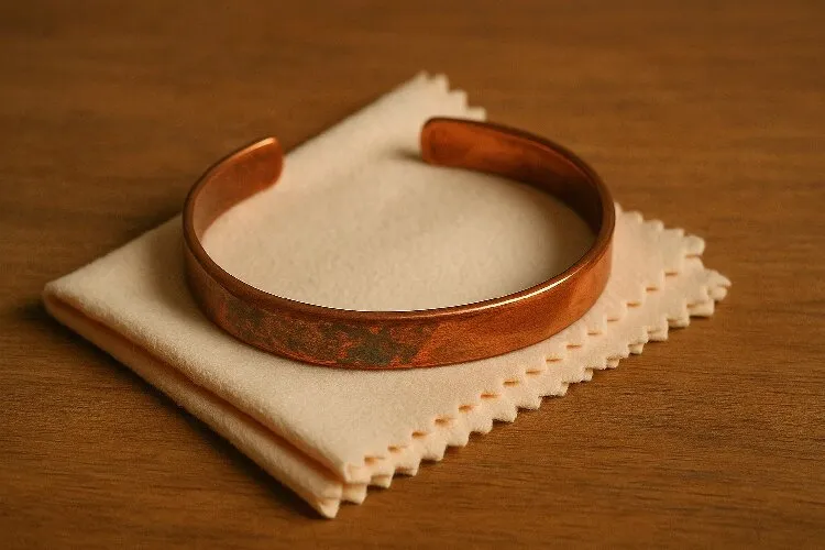 Copper jewelry needing care to maintain its shine Copper jewelry needing care to maintain its shine