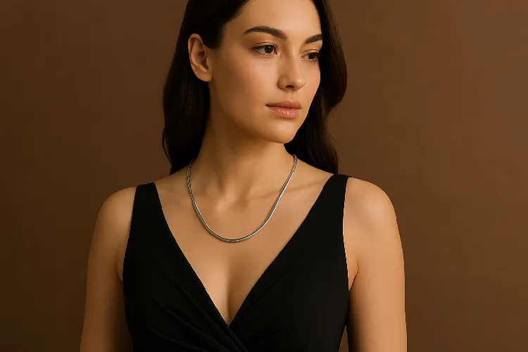 How to Wear Snake Chain with Evening Dress How to Wear Snake Chain with Evening Dress