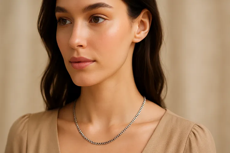 Elegant woman with stainless steel curb chain necklace Elegant woman with stainless steel curb chain necklace