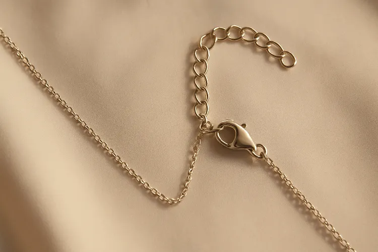 The necklace extension chain is flexible and adjustable The necklace extension chain is flexible and adjustable