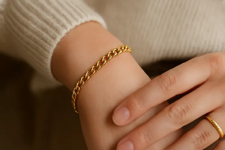 Shiny gold bracelet Shiny gold bracelet