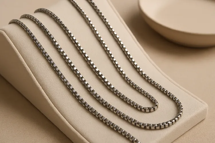 Several stainless steel box chain necklaces, showing its daily wear fashion sense.