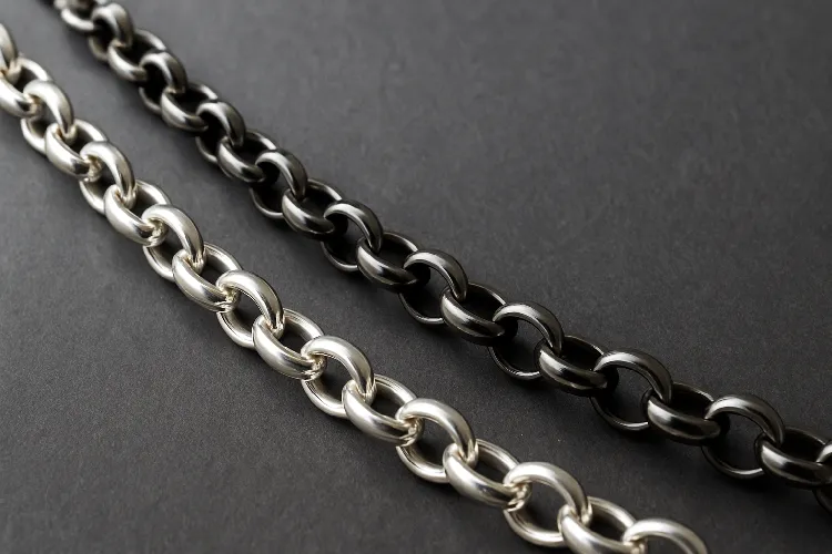 Comparison of sterling silver and stainless steel rolo chains Comparison of sterling silver and stainless steel rolo chains