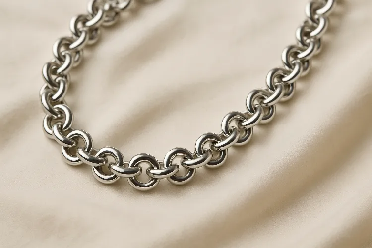Bold silver rolo chain necklace with round links. Bold silver rolo chain necklace with round links.