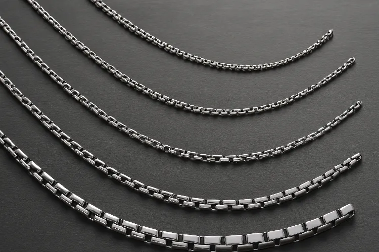Different lengths and thicknesses of stainless steel box chain Different lengths and thicknesses of stainless steel box chain