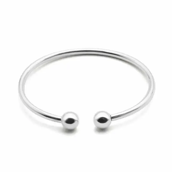 Elegant silver bracelet with adjustable clasp