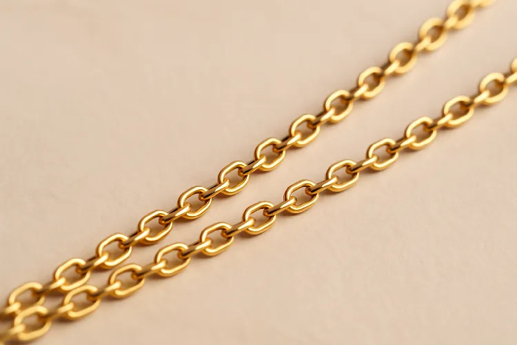 Durable cable chain necklace, ideal for daily wear. Durable cable chain necklace, ideal for daily wear.