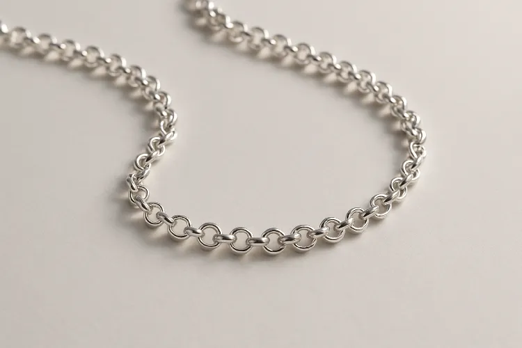 Sterling silver rolo chain showcasing high-quality craftsmanship Sterling silver rolo chain showcasing high-quality craftsmanship