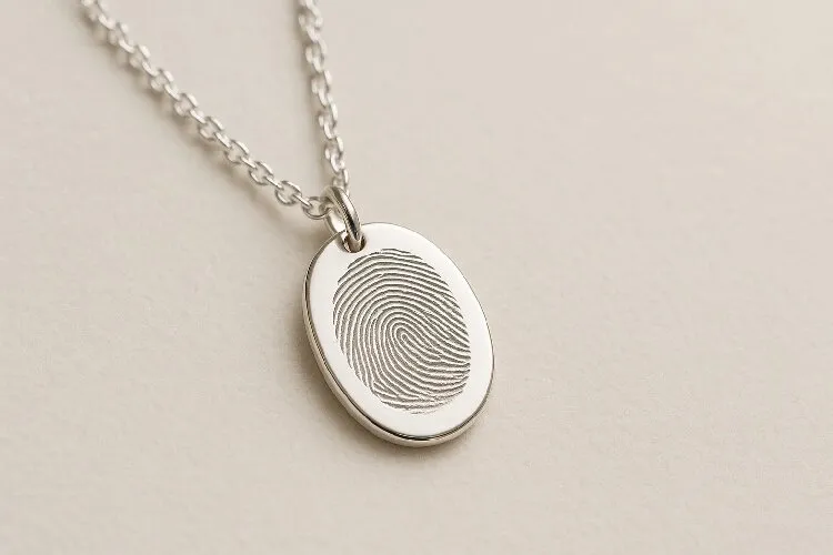 Fingerprint engraving on a necklace for a truly unique personalized piece Fingerprint engraving on a necklace for a truly unique personalized piece