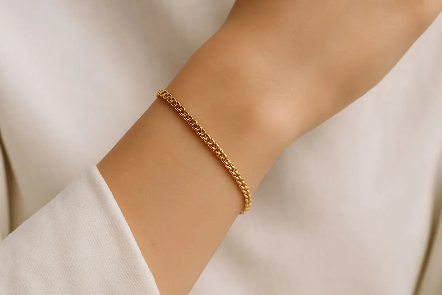 Custom bracelet wearing effect picture highlighting comfort and fit