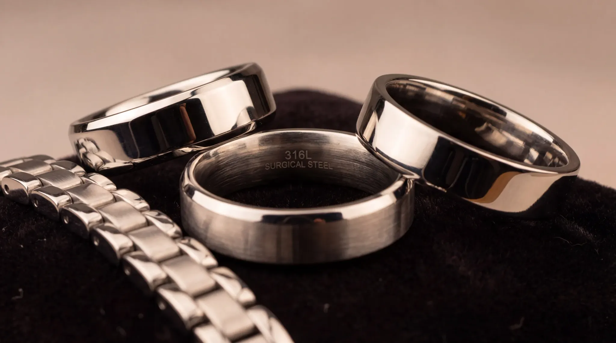 stainless steel jewelry macro shot index 1404096x2286