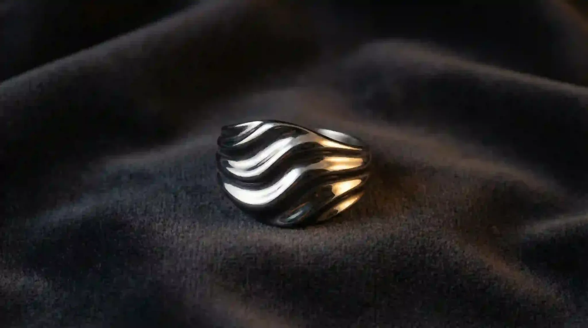 liquid metal signet ring index 32752x1536