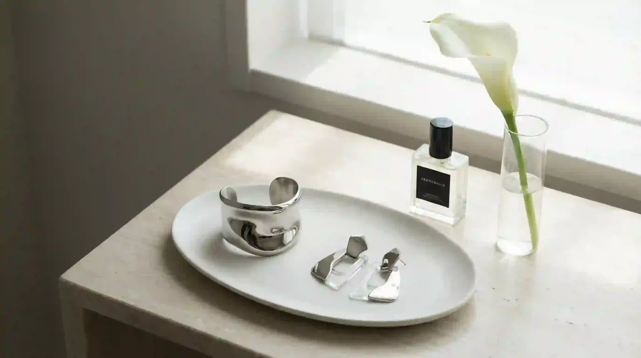 modern jewelry vanity display index 22752x1536