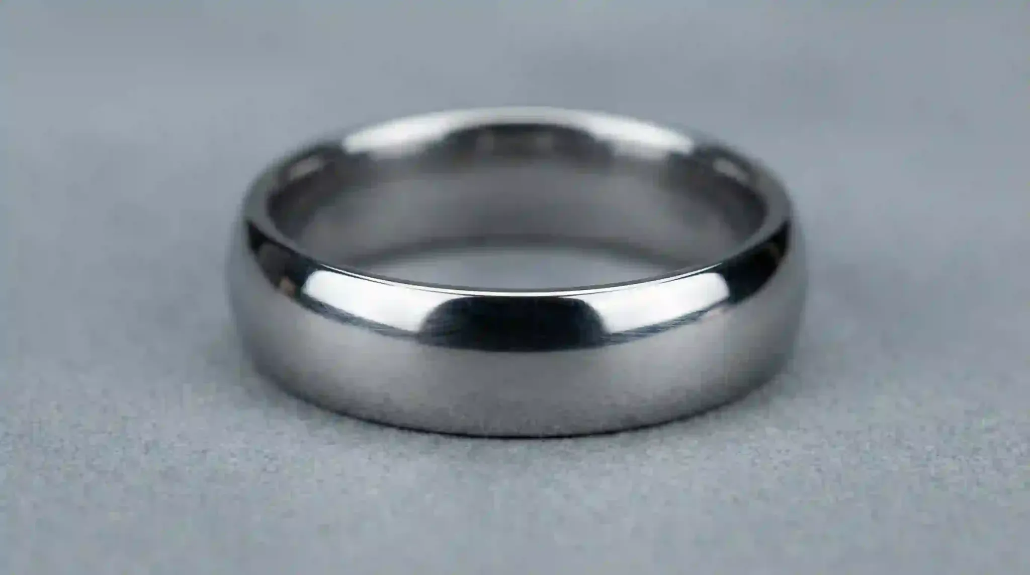polished stainless steel ring macro index 02752x1536
