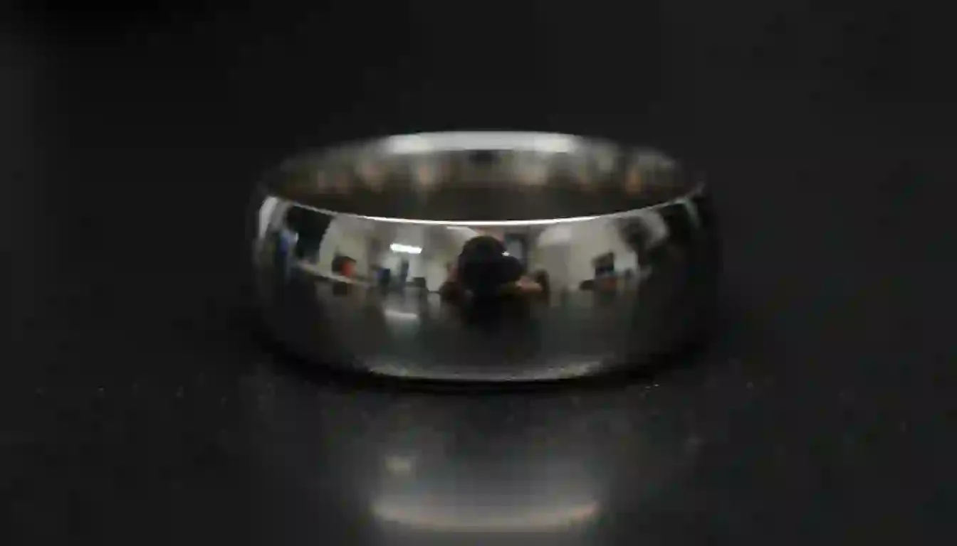 polished steel ring macro index 11344x768