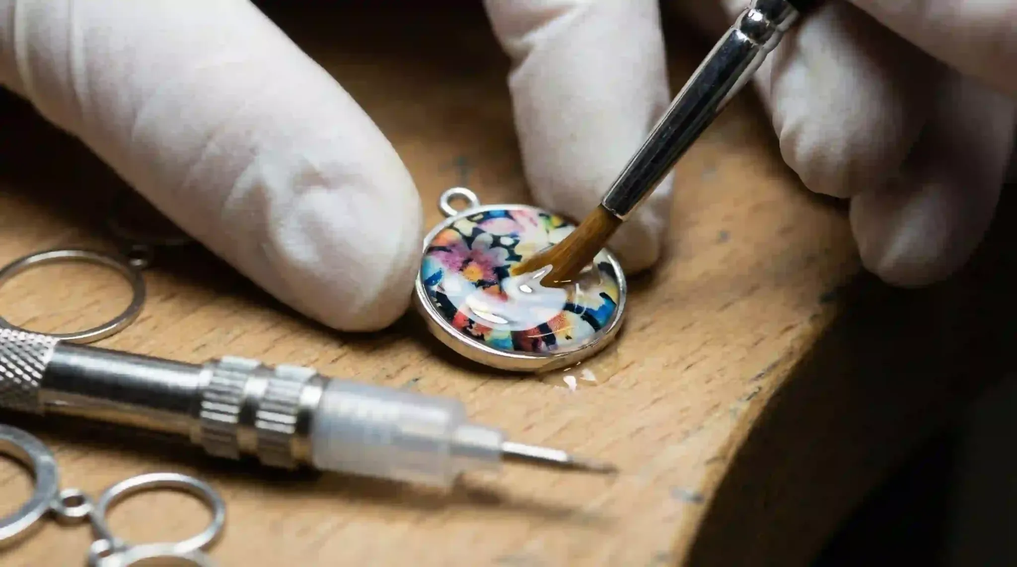 uv printed jewelry charm varnish application index 32752x1536